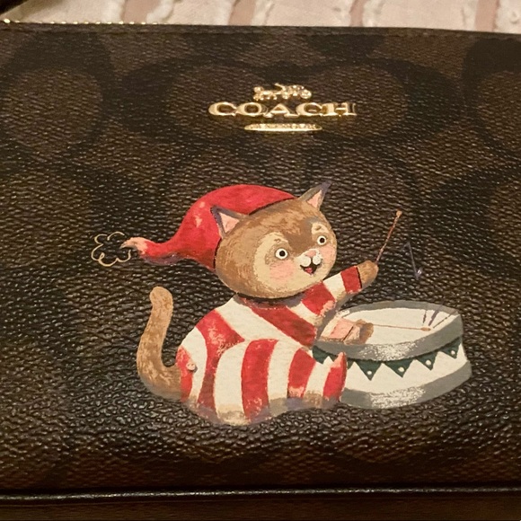 ***SOLD***Coach Nolita 15 signature canvas with cat and wirstlet - Picture 6 of 6